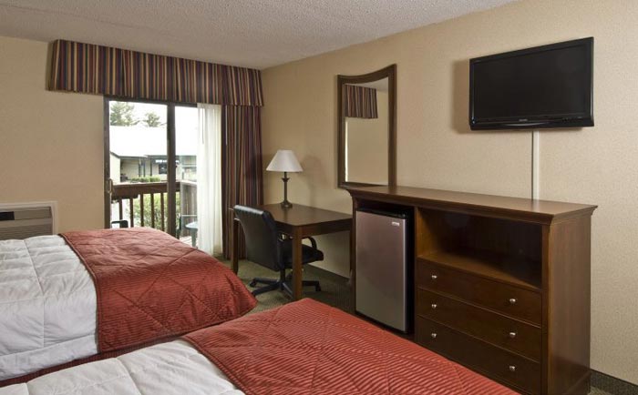 Clarion Lake George Standard Room